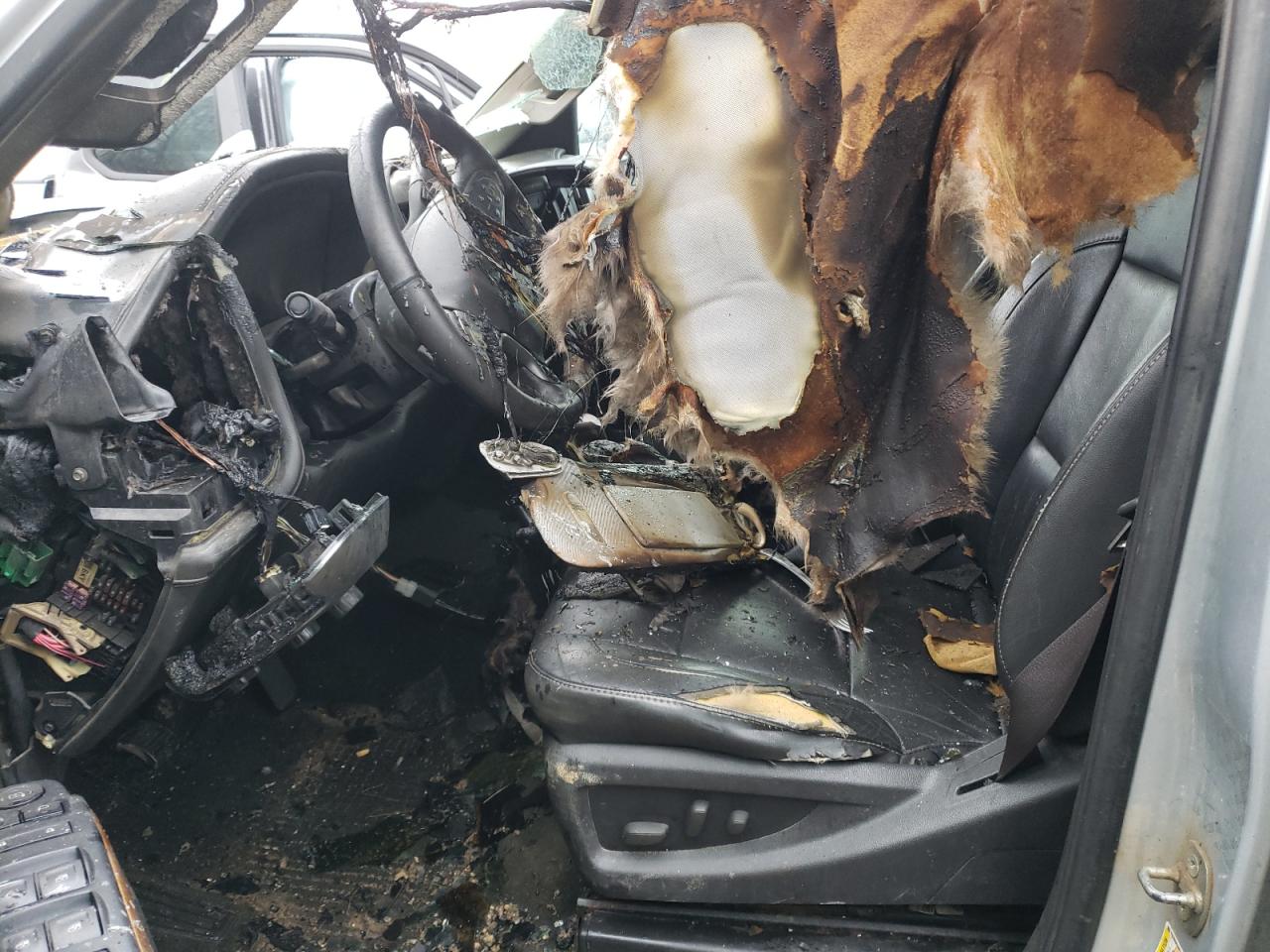 2015 Chevrolet Silverado VIN 1GC4K0C84FF136554 Copart auction photo, burn damage thumbnail 7
