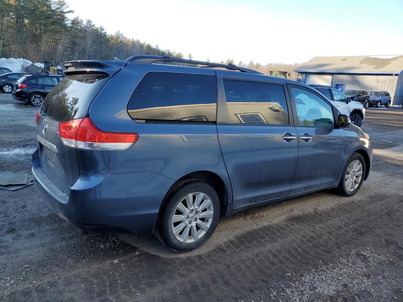 2013 Toyota Sienna VIN 5TDDK3DC7DS057882 Copart auction photo, front end / side damage thumbnail 3