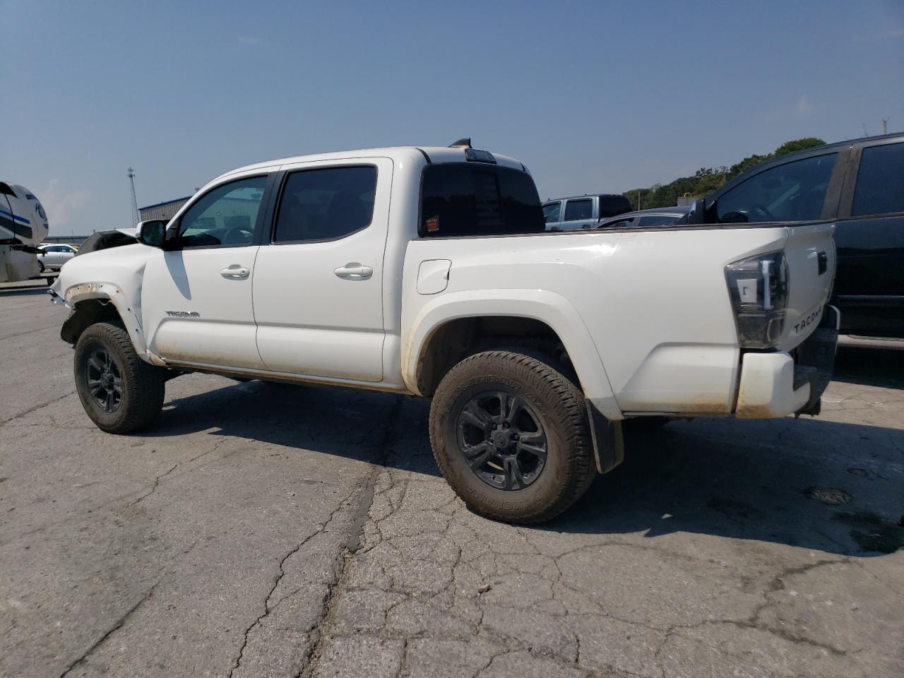 2018 Toyota Tacoma VIN 3TMCZ5AN2JM152208 Copart auction photo, front end damage thumbnail 2