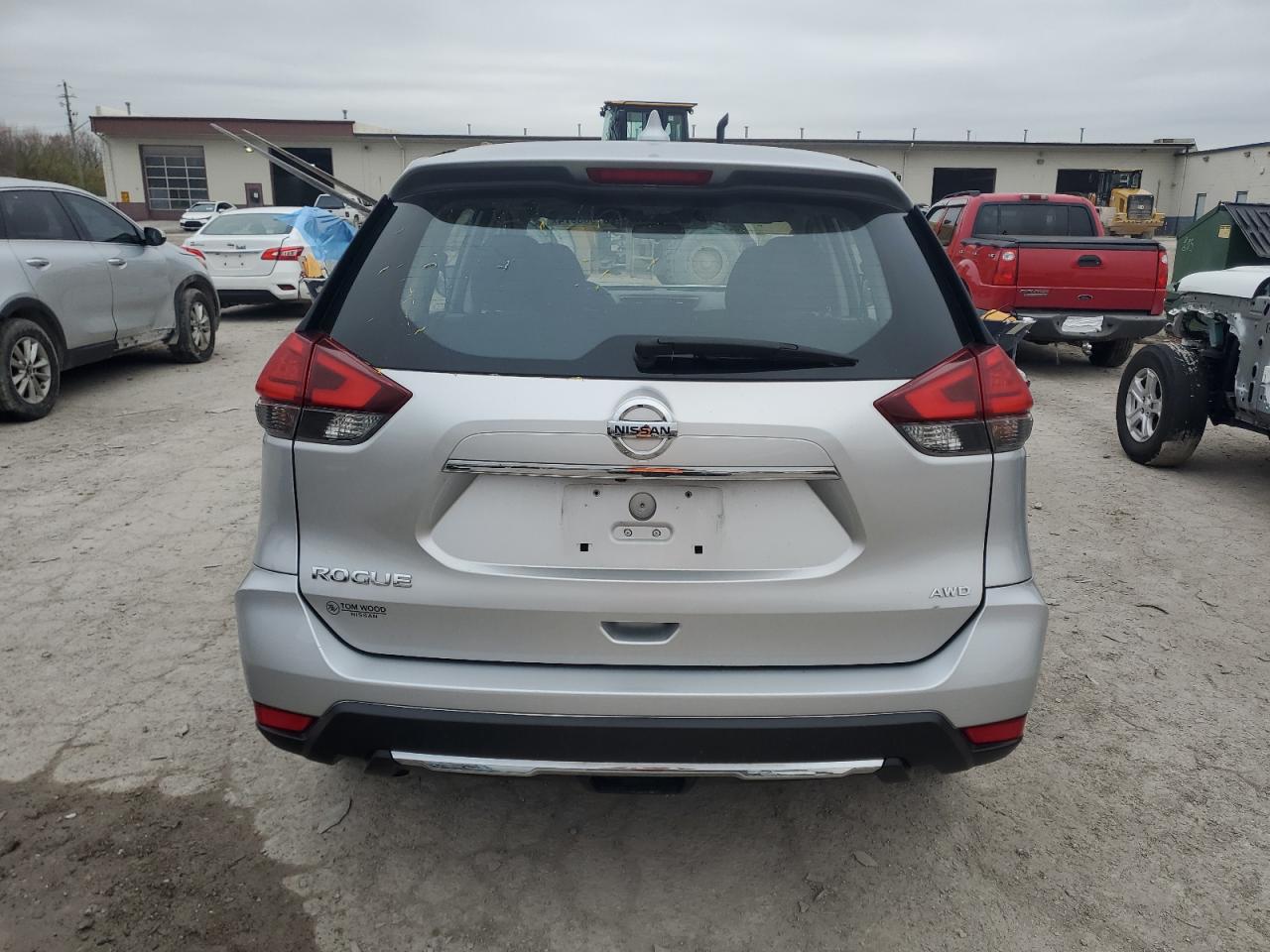 2017 Nissan Rogue VIN JN8AT2MV9HW258706 Copart auction photo, front end / minor dent/scratches damage thumbnail 6