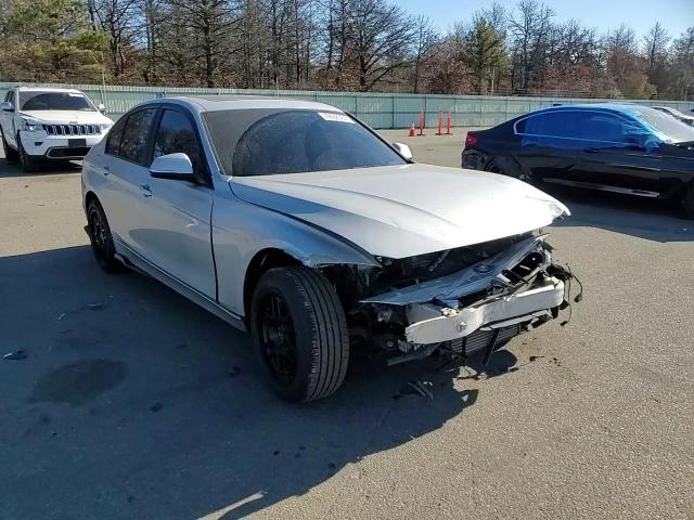 2015 BMW 3er VIN WBA3B5G52FNS15197 Copart auction photo, front end / minor dent/scratches damage thumbnail 11