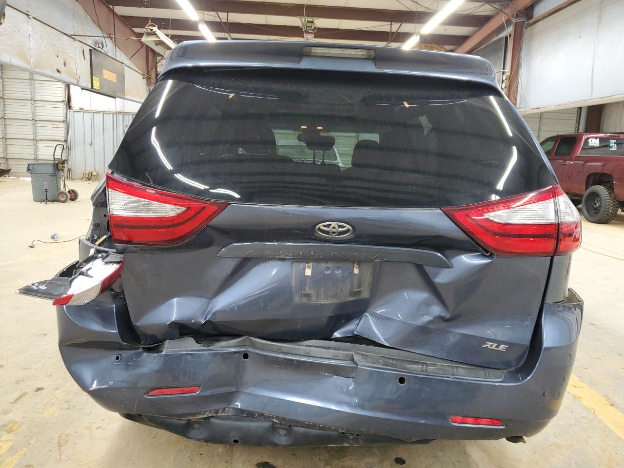 2017 Toyota Sienna VIN 5TDYZ3DC8HS770275 Copart auction photo, rear end damage thumbnail 6