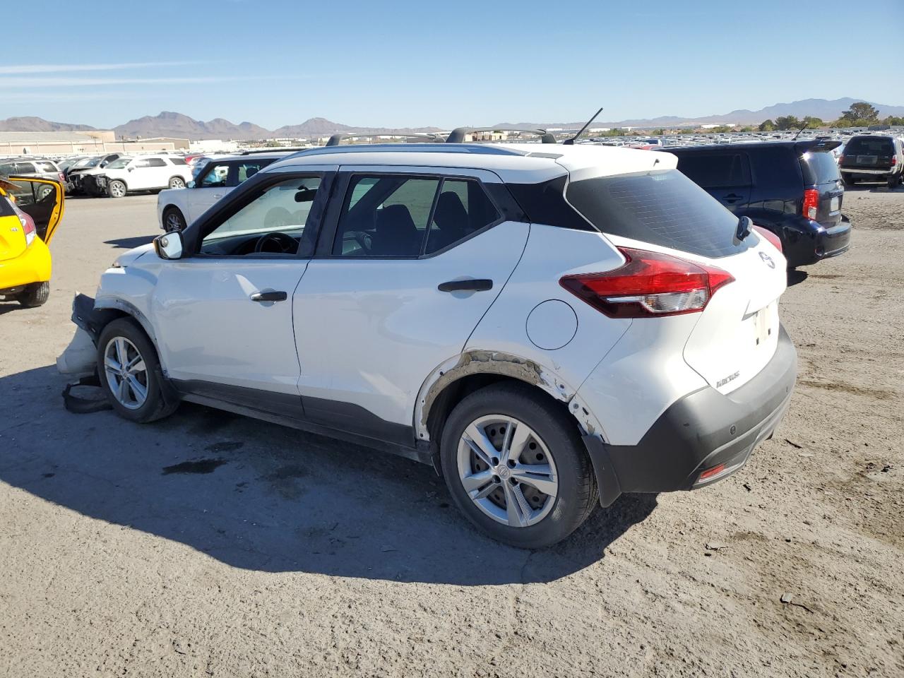 2018 Nissan Kicks VIN 3N1CP5CU6JL546796 Copart auction photo, front end damage thumbnail 2