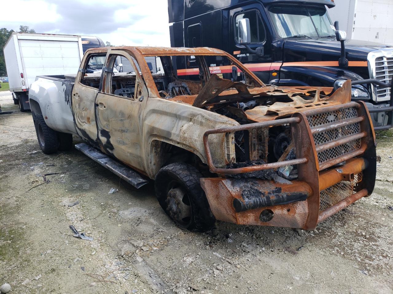 2016 GMC Sierra VIN 1GT42YE82GF194224 Copart auction photo, burn damage thumbnail 4