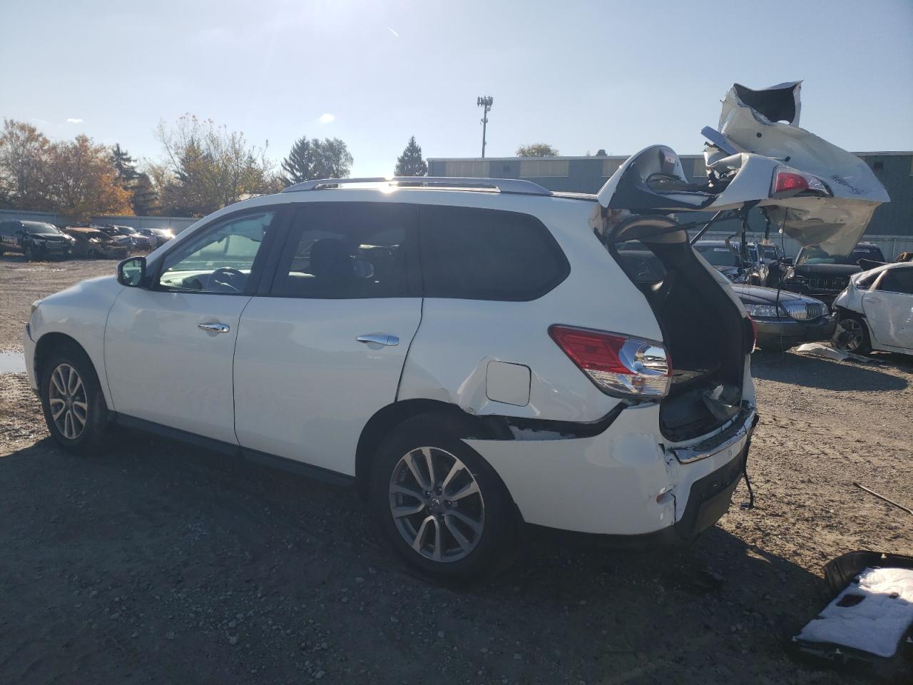 2016 Nissan Pathfinder VIN 5N1AR2MM5GC663555 Copart auction photo, rear end / minor dent/scratches damage thumbnail 2