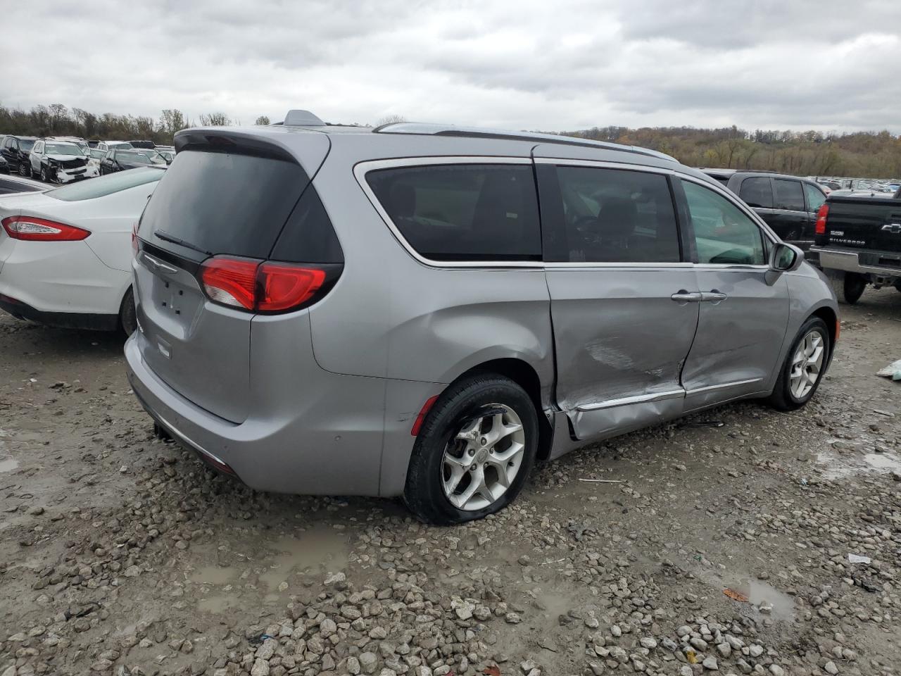 2018 Chrysler Pacifica VIN 2C4RC1EG3JR106444 Copart auction photo, side damage thumbnail 3
