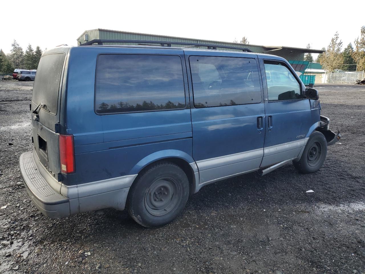1998 Chevrolet Astro VIN 1GNDM19W8WB212782 Copart auction photo, front end / minor dent/scratches damage thumbnail 3