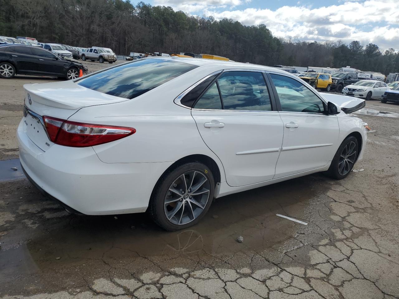2016 Toyota Camry VIN 4T1BF1FK7GU185474 Copart auction photo, front end / minor dent/scratches damage thumbnail 3