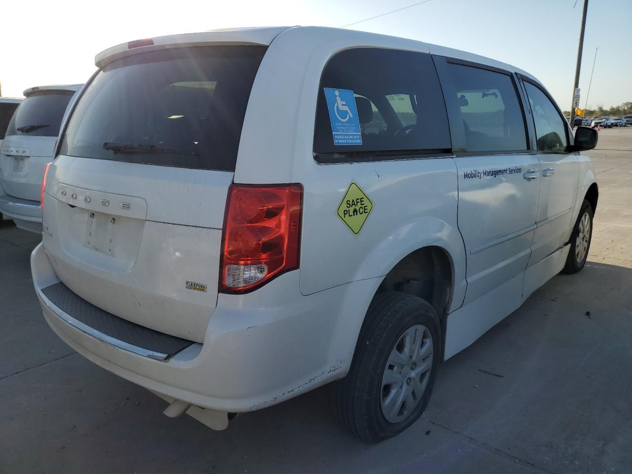 2017 Dodge Caravan VIN 2C4RDGBG4HR776163 Copart auction photo, minor dent/scratches damage thumbnail 3