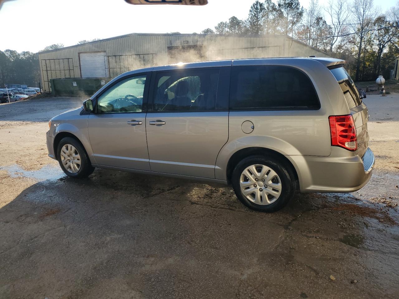 2018 Dodge Caravan VIN 2C4RDGBG2JR190275 Copart auction photo, minor dent/scratches damage thumbnail 2