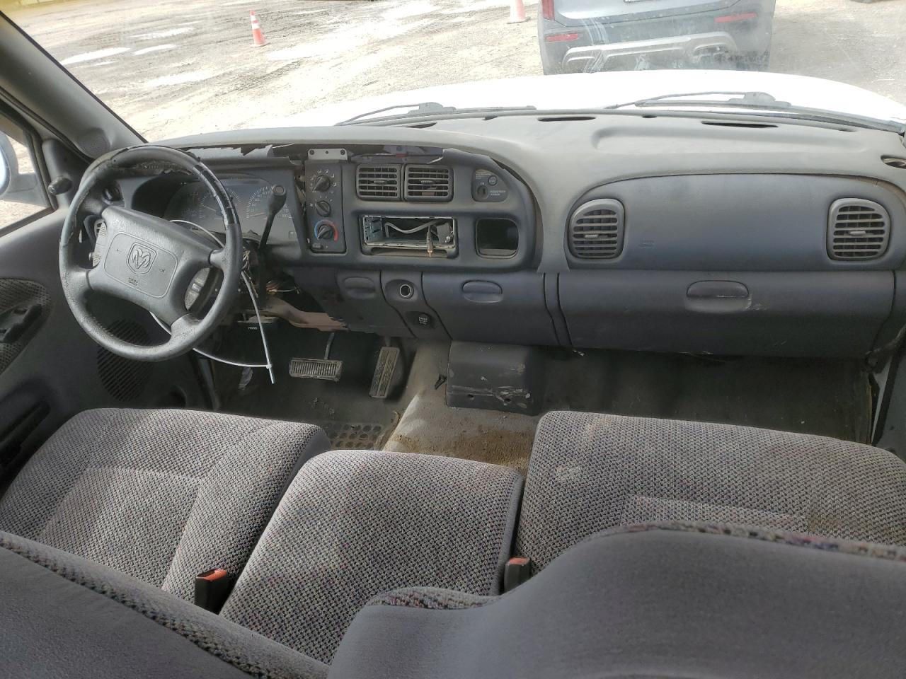 2000 Dodge RAM VIN 1B7HC13Z0YJ166504 Copart auction photo, all over damage thumbnail 8