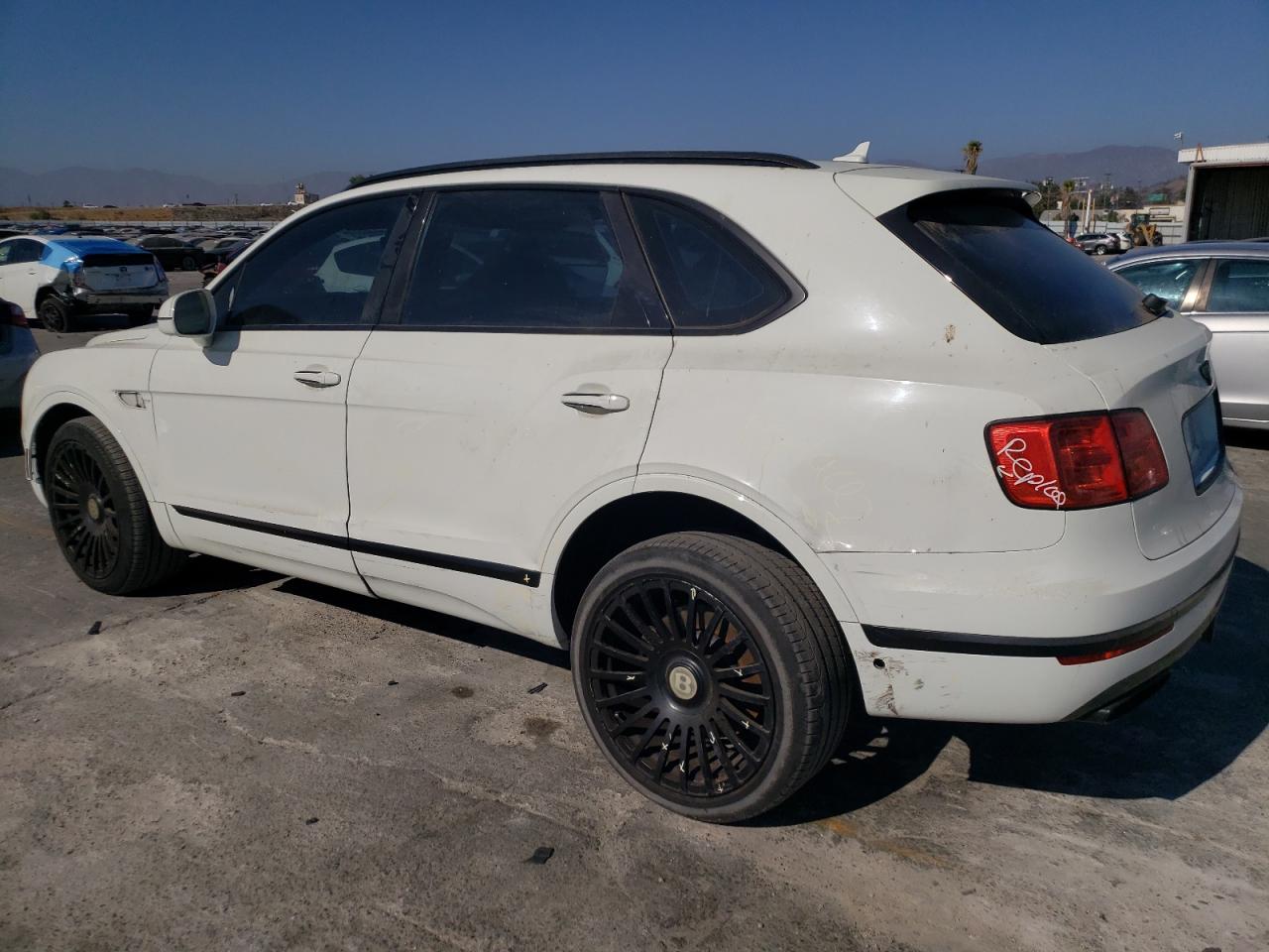 2018 Bentley Bentayga VIN SJAAC4ZV9JC020797 Copart auction photo, rear end damage thumbnail 2