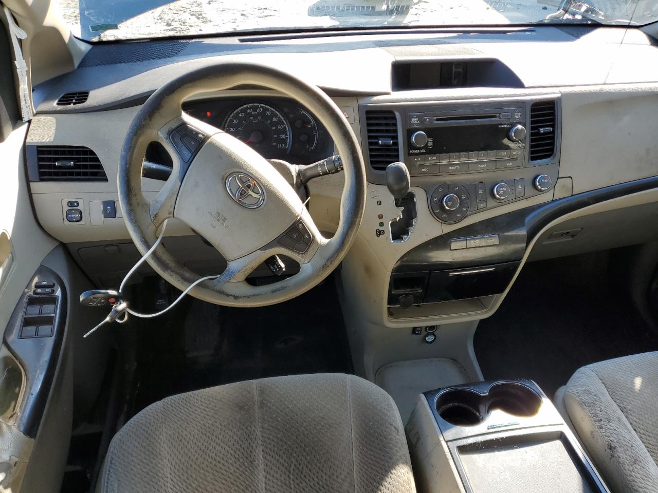 2011 Toyota Sienna VIN 5TDKK3DC2BS013633 Copart auction photo, side / front end damage thumbnail 8