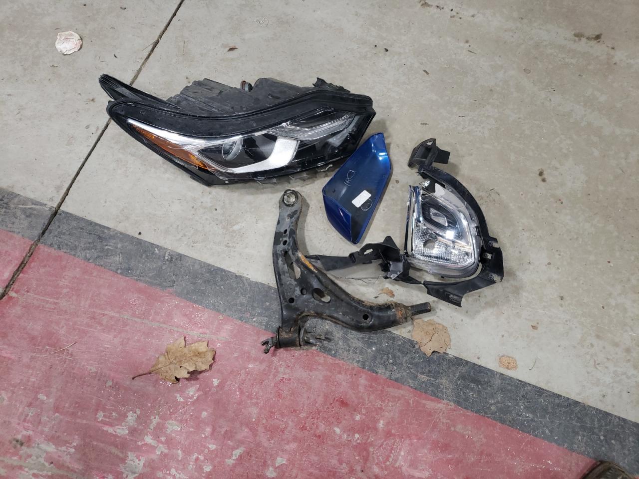 2019 Chevrolet Equinox VIN 3GNAXUEVXKS539076 Copart auction photo, front end damage thumbnail 13