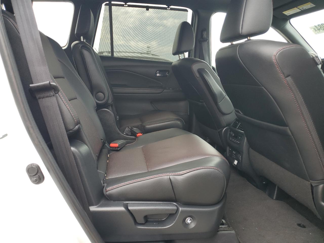 2022 Honda Pilot VIN 5FNYF6H74NB051189 Copart auction photo, missing/altered vin / minor dent/scratches damage thumbnail 11