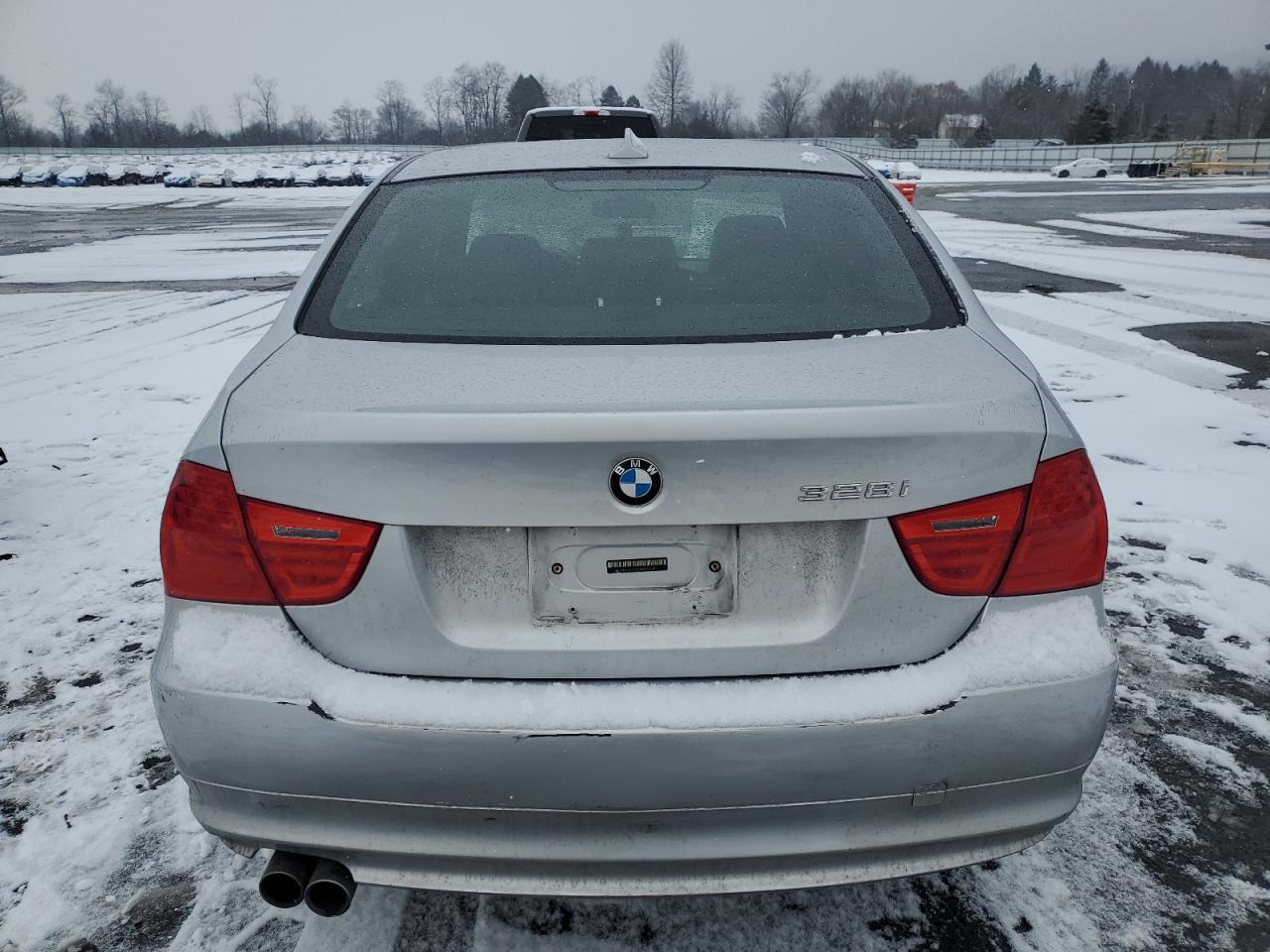 2011 BMW 3er VIN WBAPK5G56BNN26868 Copart auction photo, front end damage thumbnail 6