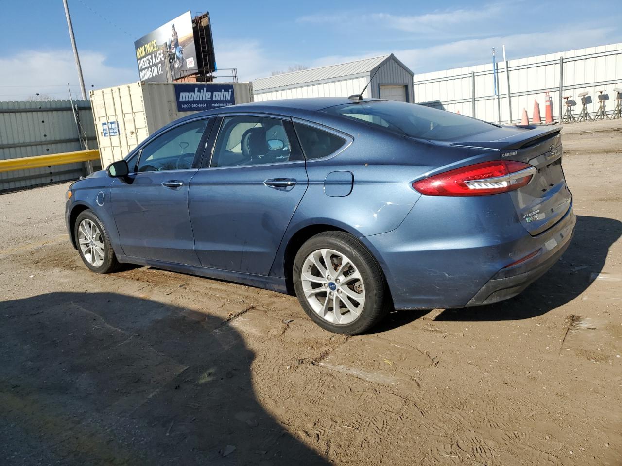 2019 Ford Fusion VIN 3FA6P0SU7KR145552 Copart auction photo, burn - interior damage thumbnail 2