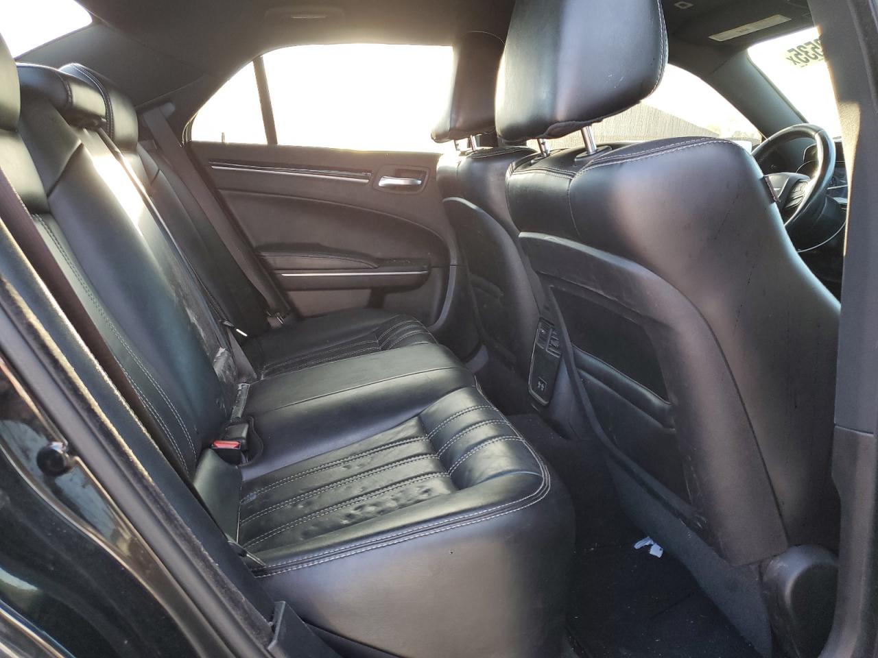 2019 Chrysler 300 VIN 2C3CCABG9KH628632 Copart auction photo, water/flood / minor dent/scratches damage thumbnail 10