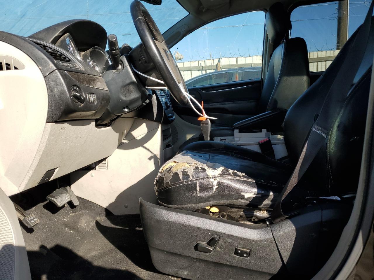 2013 Chrysler Town & Country VIN 2C4RC1BG0DR715919 Copart auction photo, front end damage thumbnail 7