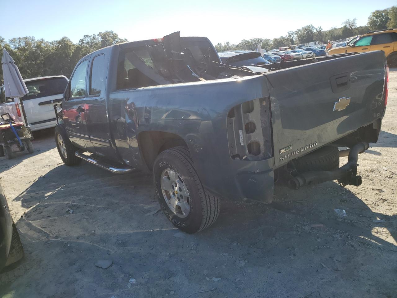 2011 Chevrolet Silverado VIN 1GCRCSE07BZ368998 Copart auction photo, front end / rear end damage thumbnail 2