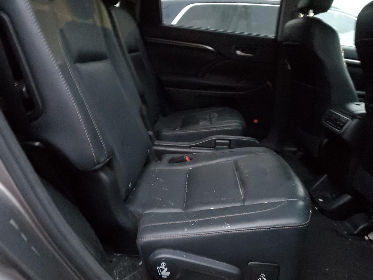 2016 Toyota Highlander VIN 5TDDCRFH9GS020541 Copart auction photo, front end damage thumbnail 11