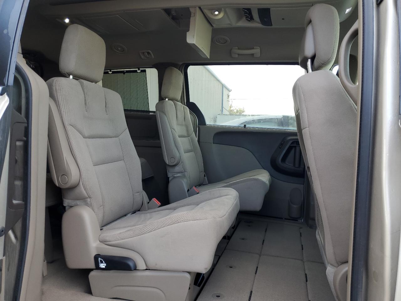 2015 Chrysler Town & Country VIN 2C4RC1BG2FR657489 Copart auction photo, front end / rear end damage thumbnail 11