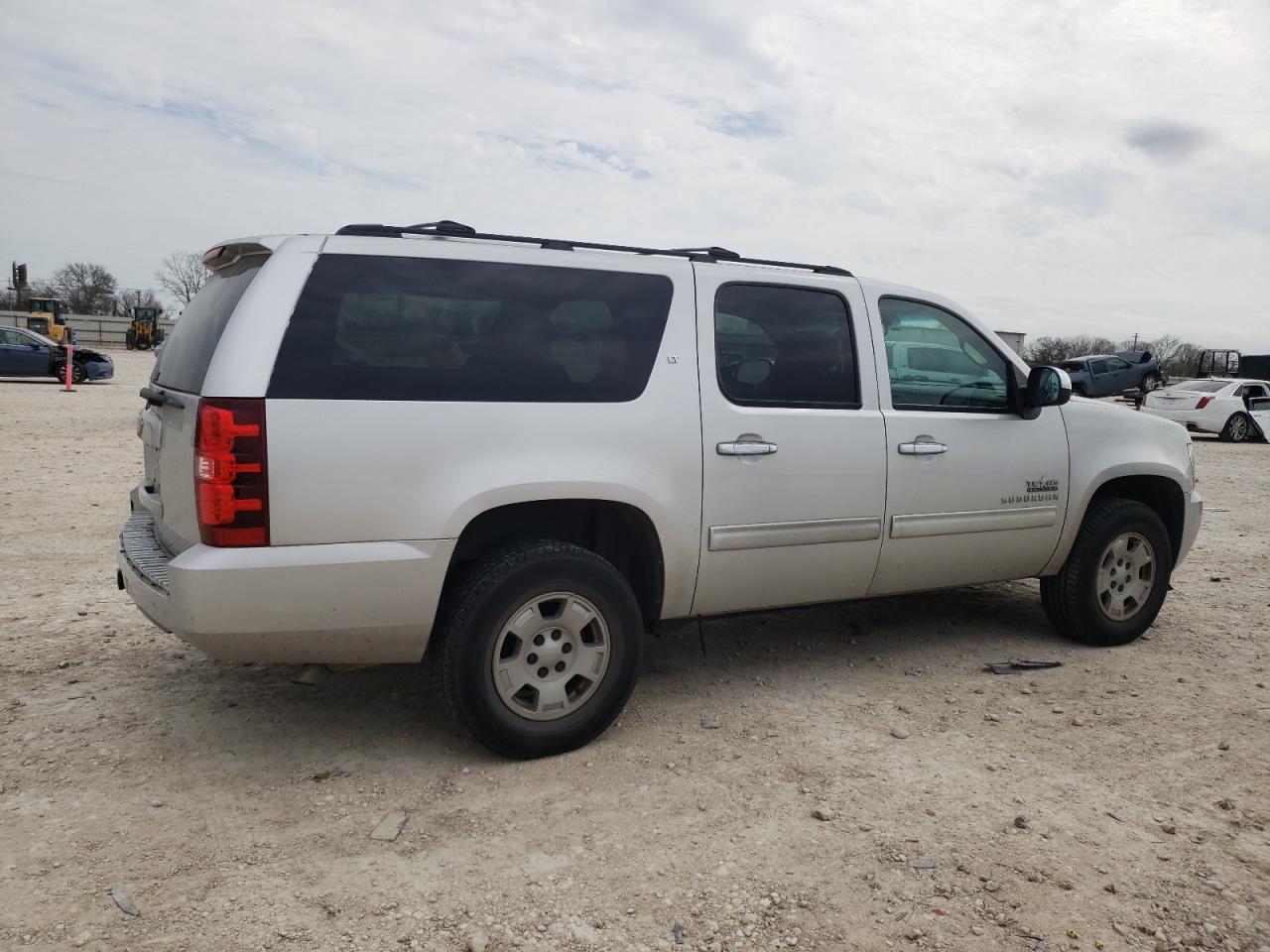2014 Chevrolet Suburban VIN 1GNSCJE07ER160935 Copart auction photo, front end damage thumbnail 3