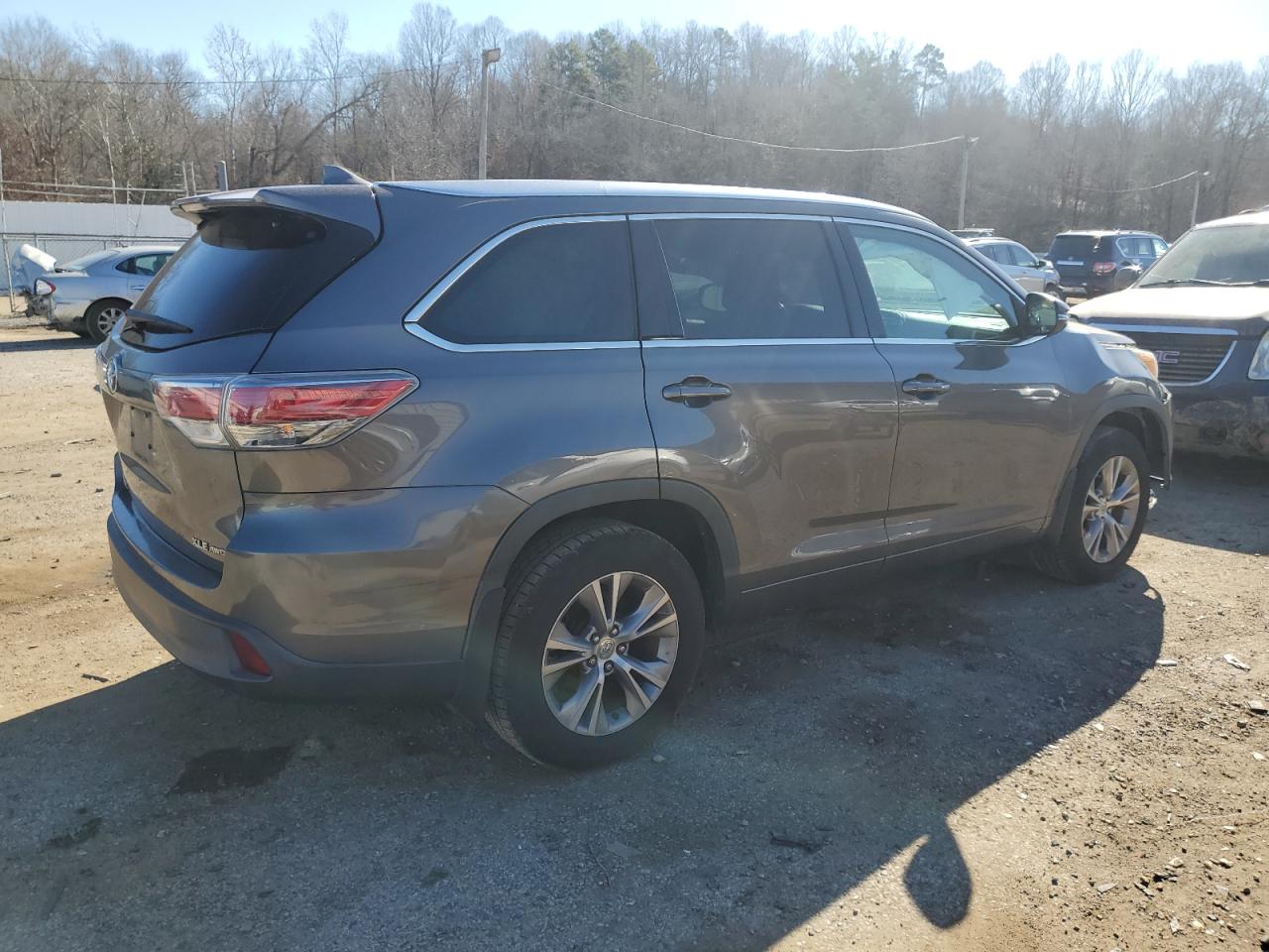 2015 Toyota Highlander VIN 5TDJKRFH6FS154184 Copart auction photo, front end damage thumbnail 3