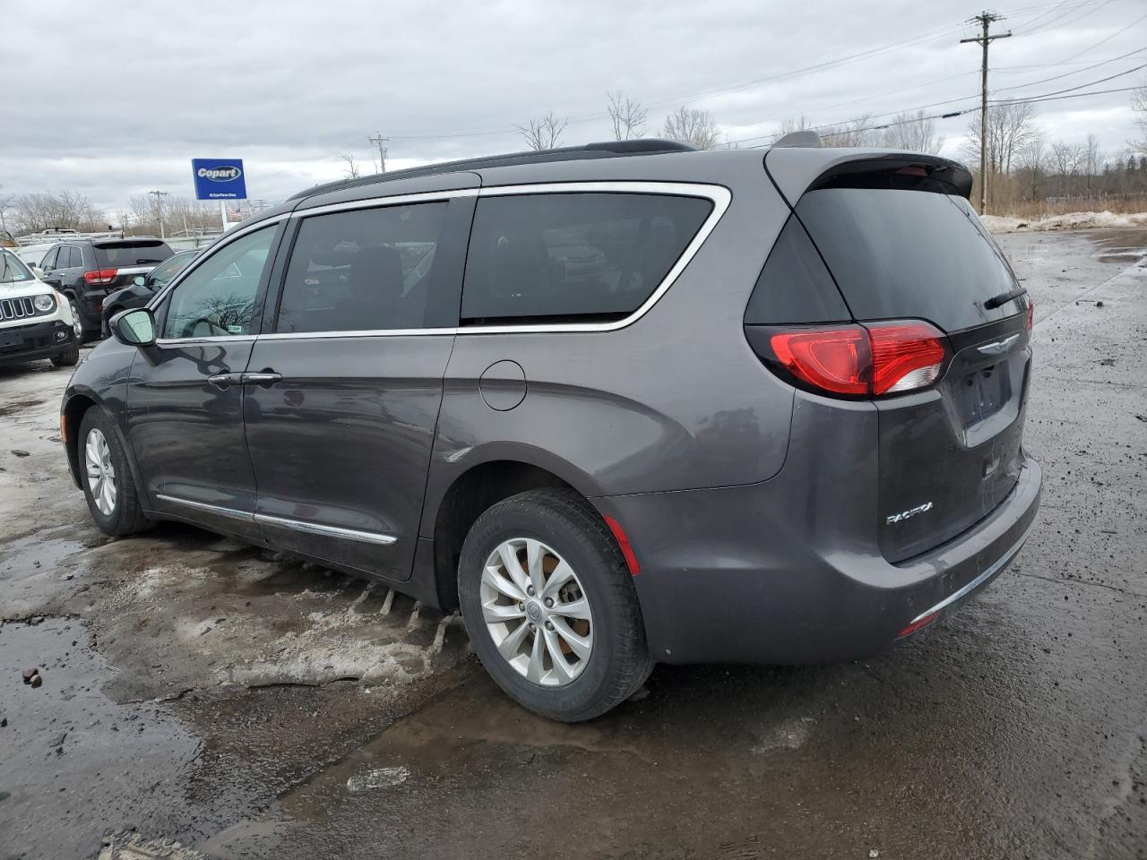 2017 Chrysler Pacifica VIN 2C4RC1BG9HR656360 Copart auction photo, side / front end damage thumbnail 2