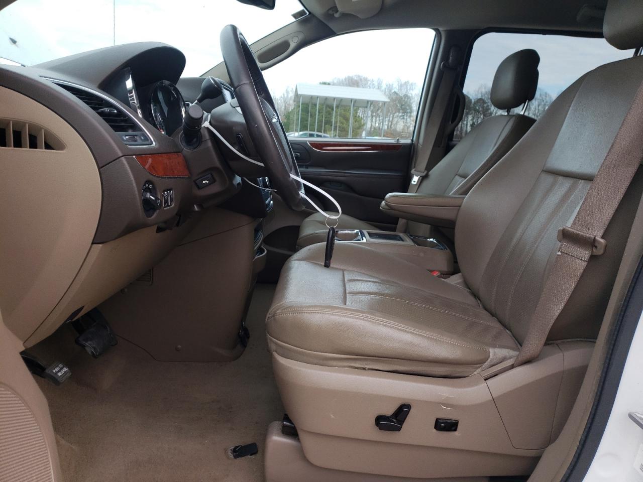 2013 Chrysler Town & Country VIN 2C4RC1CG2DR816328 Copart auction photo, front end damage thumbnail 7