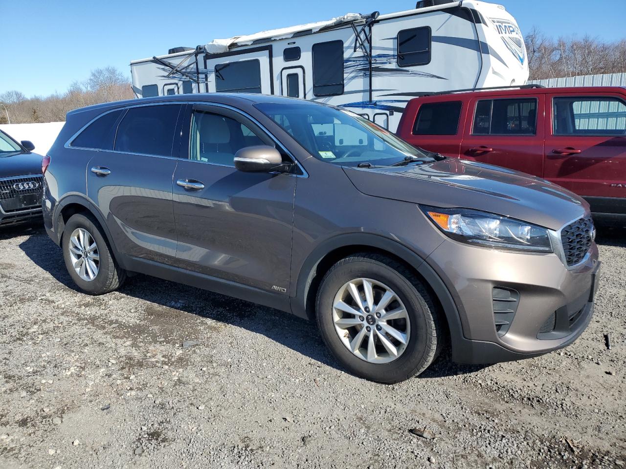 2019 KIA Sorento VIN 5XYPGDA30KG452487 Copart auction photo, front end / side damage thumbnail 4