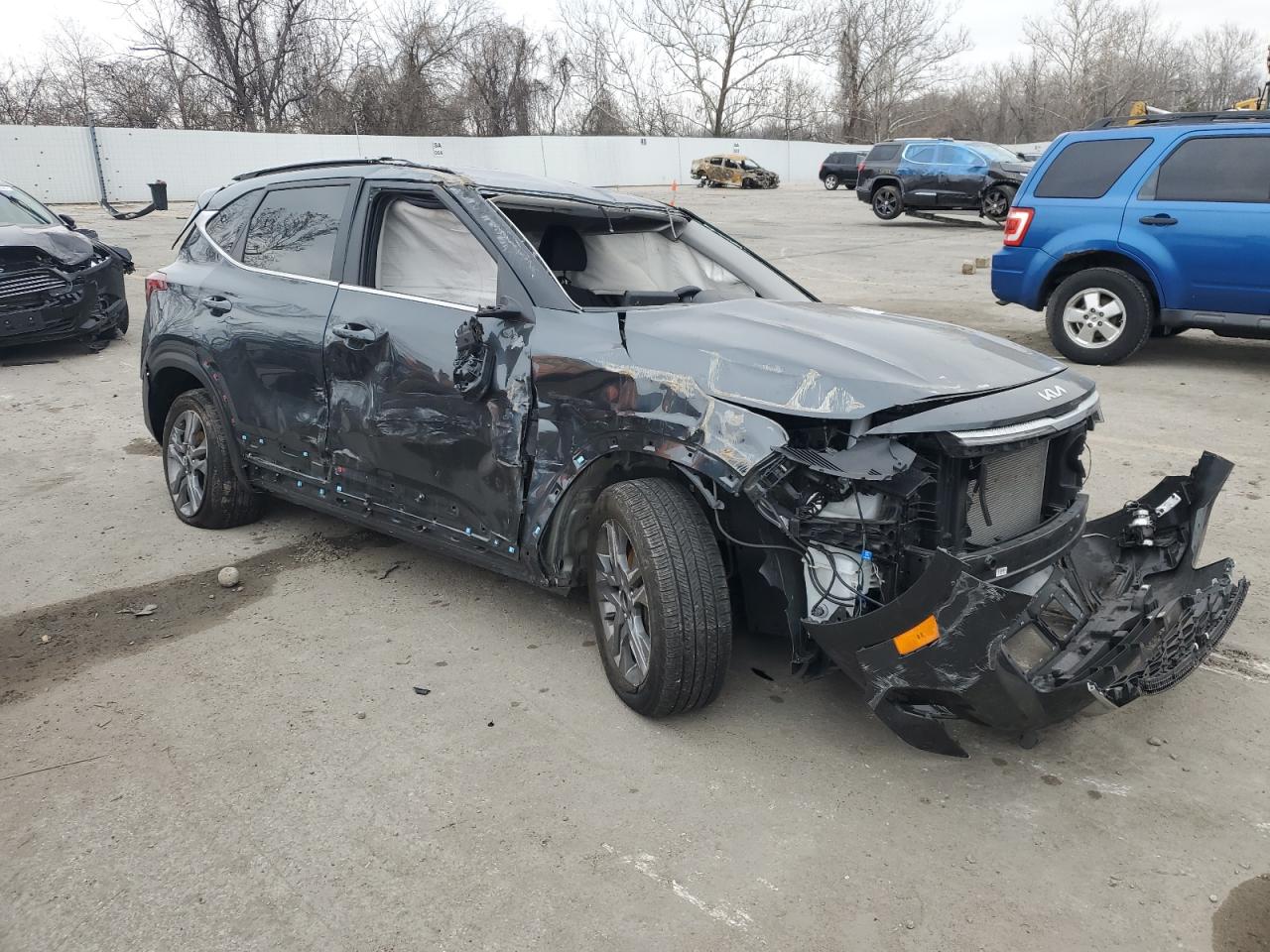 2023 KIA Seltos VIN KNDEUCAA1P7451085 Copart auction photo, all over damage thumbnail 4