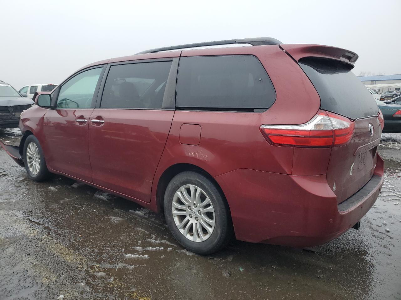 2015 Toyota Sienna VIN 5TDYK3DC5FS582511 Copart auction photo, front end / side damage thumbnail 2