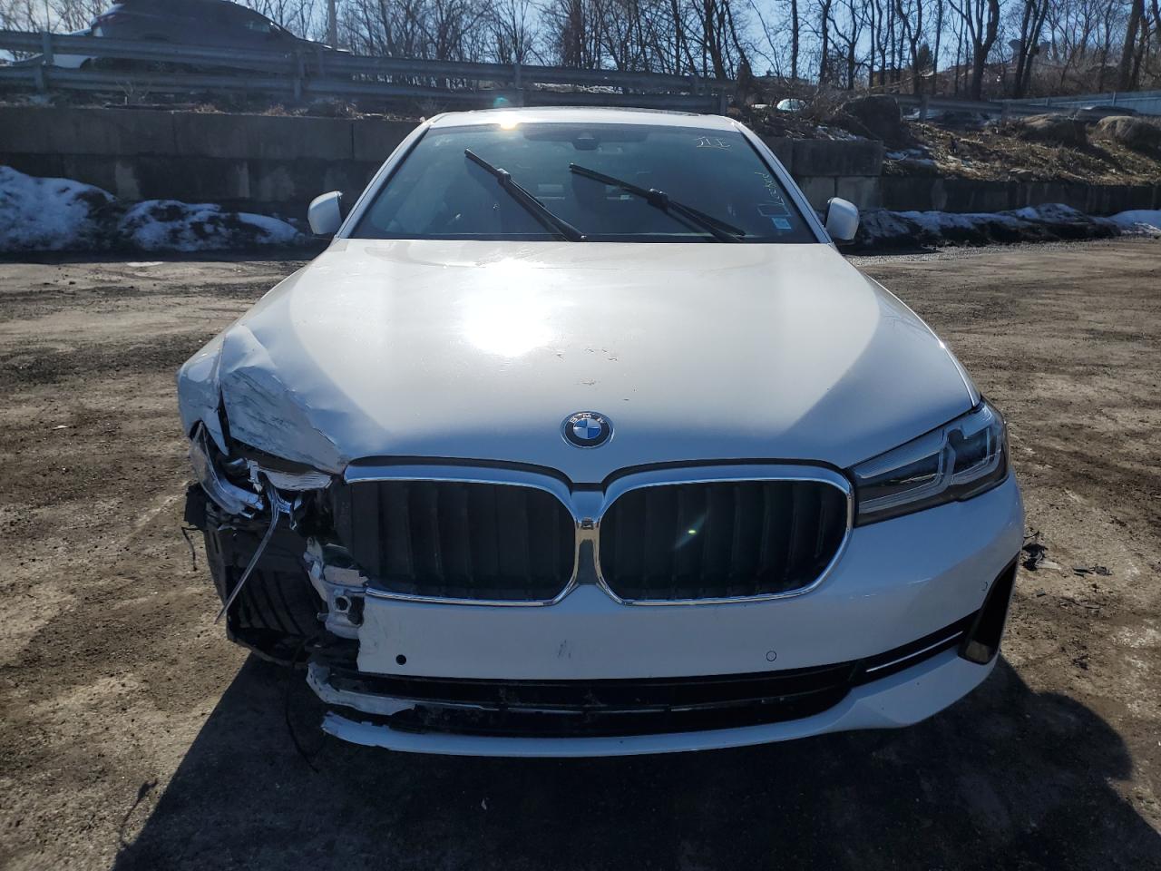2023 BMW 5er VIN WBA13BJ04PCM79437 Copart auction photo, front end / minor dent/scratches damage thumbnail 5