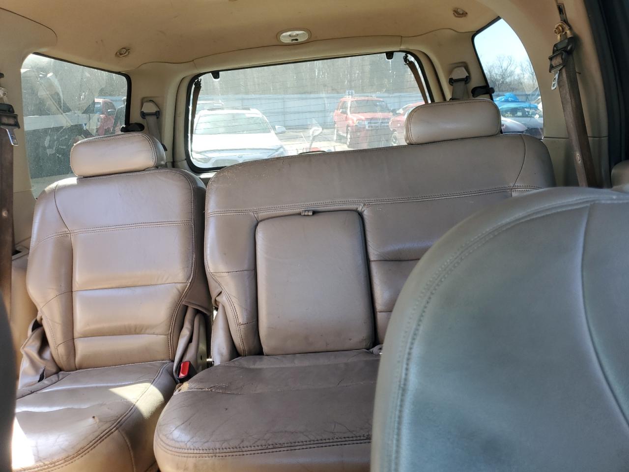 2001 Lincoln Navigator VIN 5LMFU28R41LJ22107 Copart auction photo, front end / undercarriage damage thumbnail 10