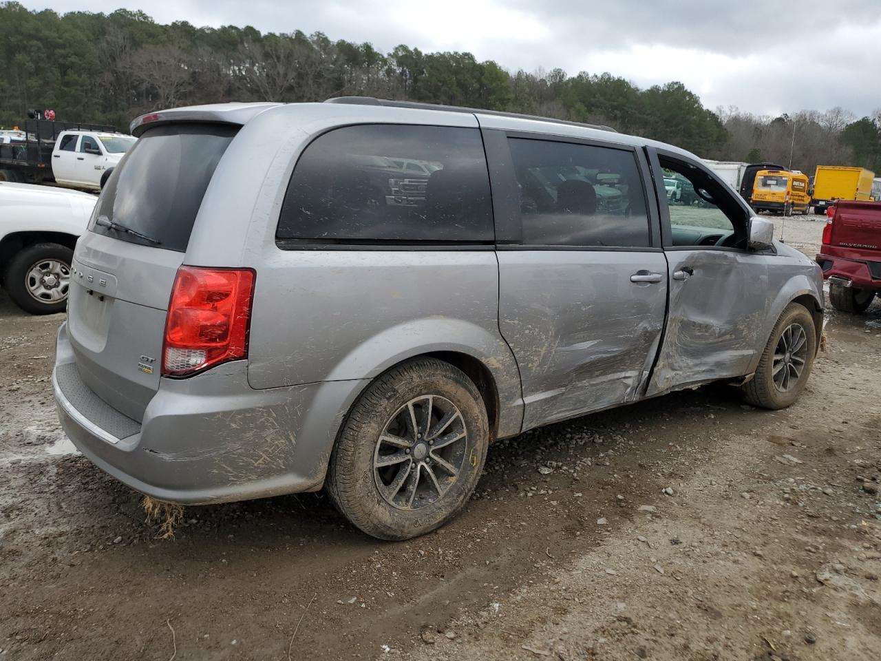 2018 Dodge Caravan VIN 2C4RDGEG1JR331672 Copart auction photo, side / front end damage thumbnail 3
