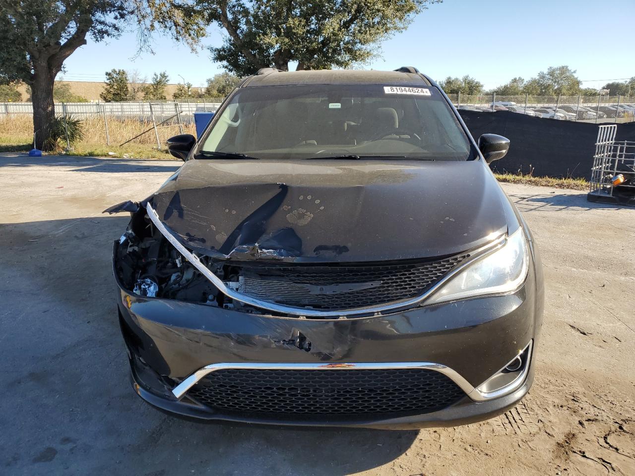 2020 Chrysler Pacifica VIN 2C4RC1FG3LR143382 Copart auction photo, front end / side damage thumbnail 5