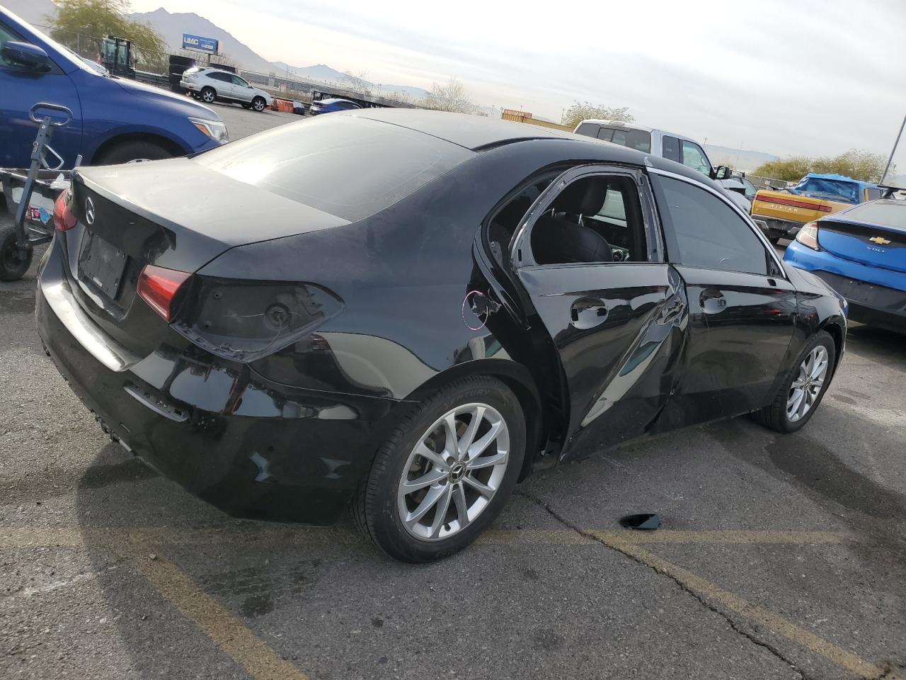 2019 Mercedes-Benz A-klasse VIN WDD3G4EB8KW001901 Copart auction photo, vandalism damage thumbnail 3