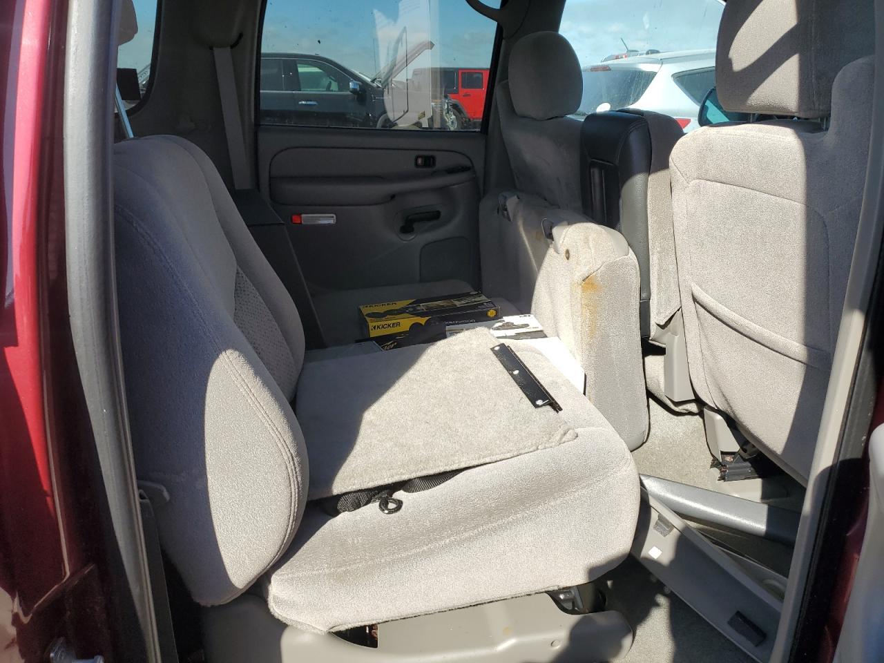 2004 Chevrolet Suburban VIN 3GNEC16ZX4G329869 Copart auction photo, water/flood damage thumbnail 10