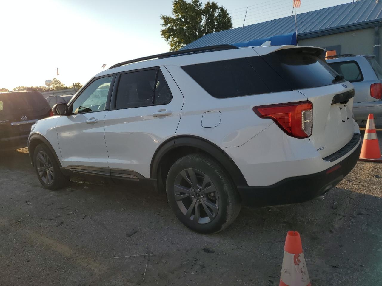 2021 Ford Explorer VIN 1FMSK8DHXMGC10681 Copart auction photo, hail / minor dent/scratches damage thumbnail 2