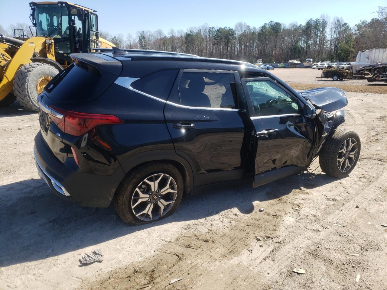 2021 KIA Seltos VIN KNDERCAA3M7078113 Copart auction photo, front end / side damage thumbnail 3