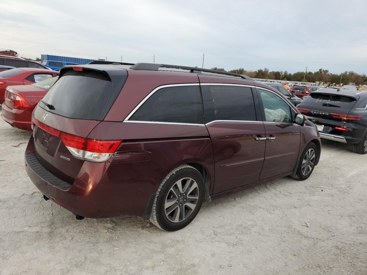 2016 Honda Odyssey VIN 5FNRL5H94GB055531 Copart auction photo, front end / minor dent/scratches damage thumbnail 3