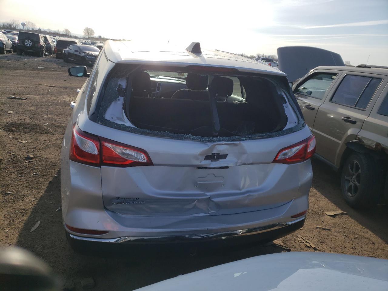 2018 Chevrolet Equinox VIN 2GNAXHEV3J6100192 Copart auction photo, front end / rear end damage thumbnail 6