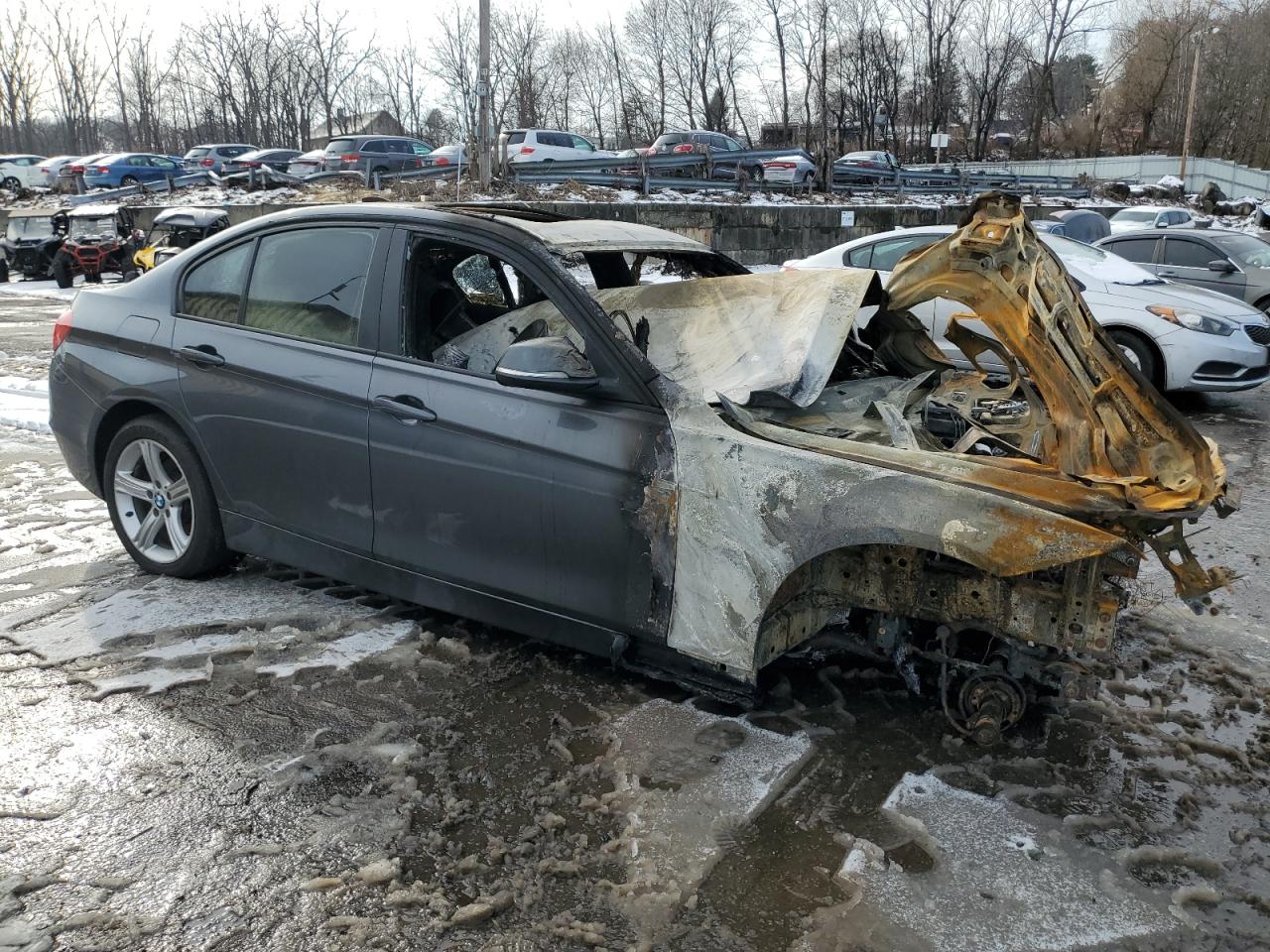 2015 BMW 3er VIN WBA3B5C5XFF960960 Copart auction photo, burn / missing/altered vin damage thumbnail 4