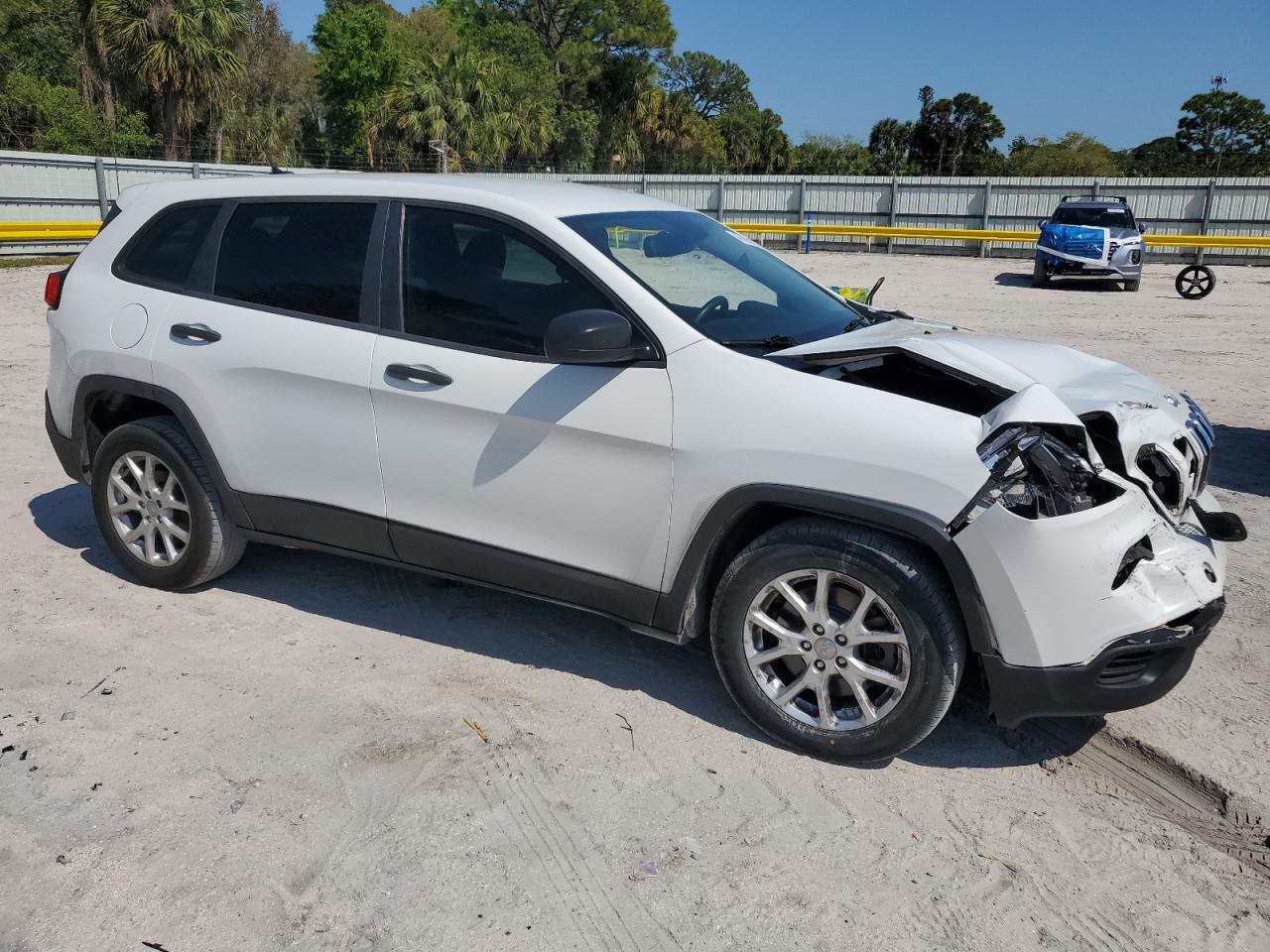 2015 Jeep Grand Cherokee VIN 1C4PJLAB7FW567728 Copart auction photo, front end damage thumbnail 4