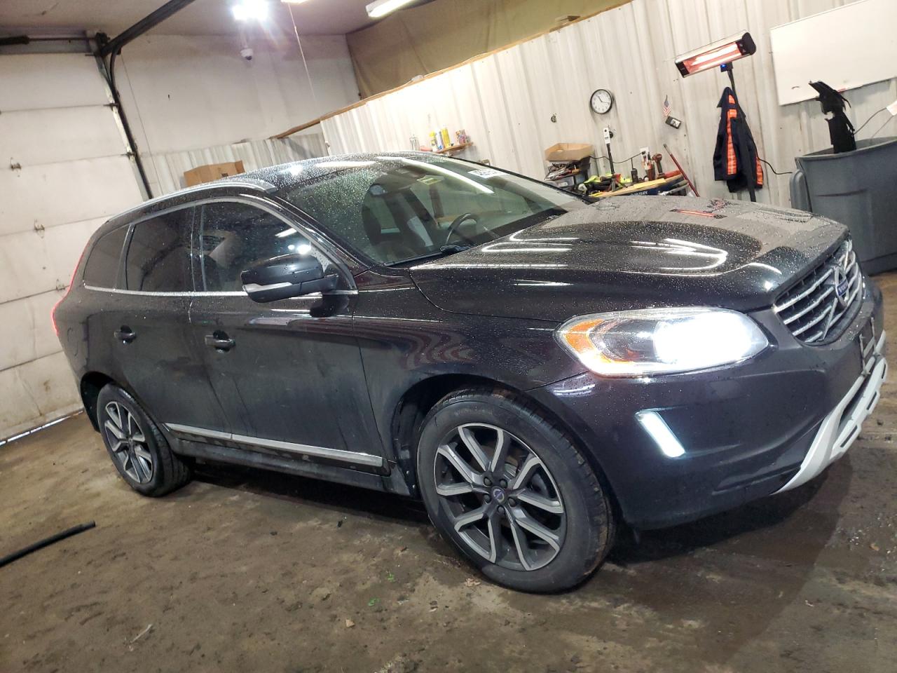 2017 Volvo XC60 VIN YV449MRR5H2062913 Copart auction photo, side / minor dent/scratches damage thumbnail 4
