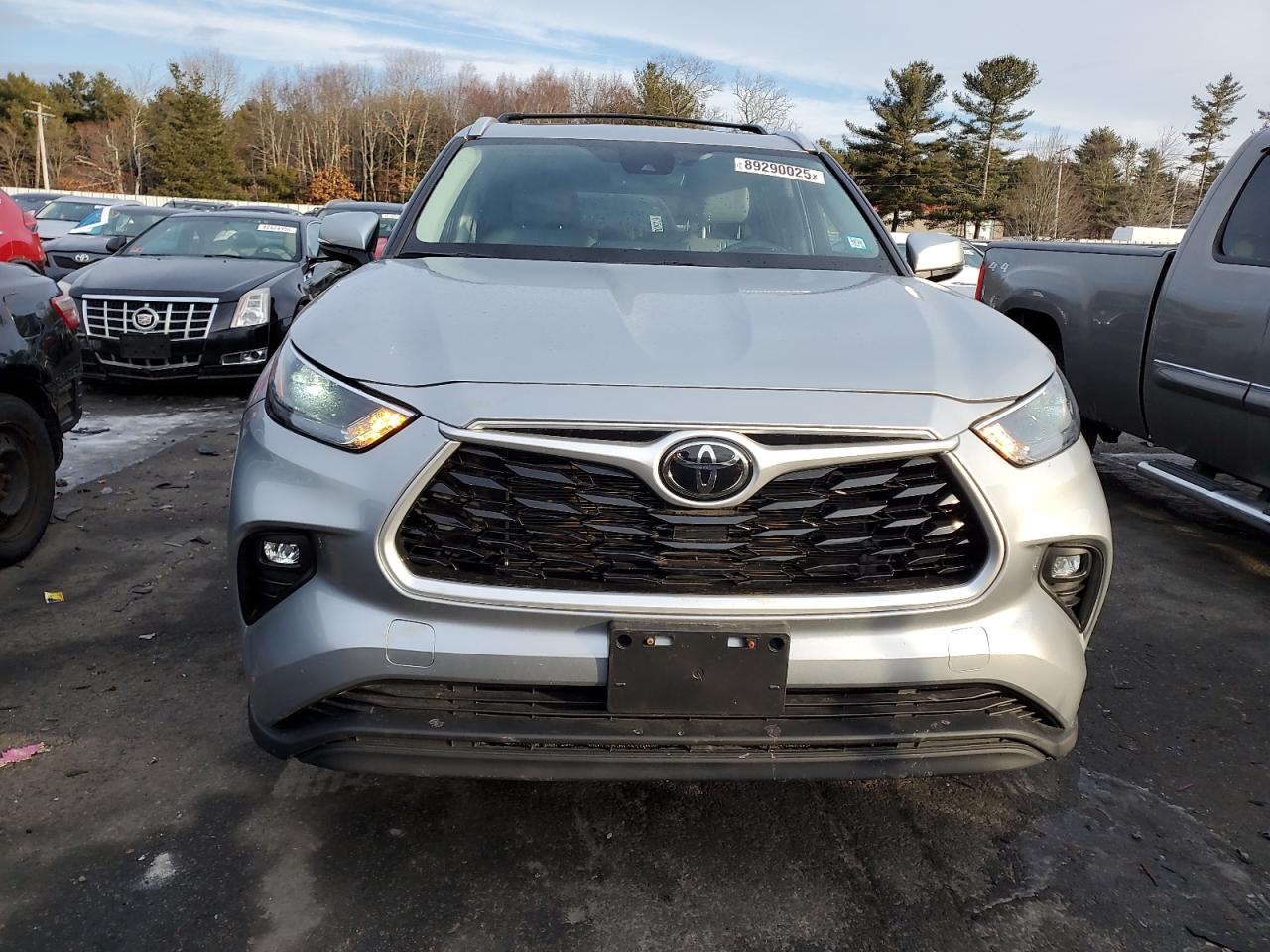 2022 Toyota Highlander VIN 5TDGZRBH9NS561457 Copart auction photo, vandalism / minor dent/scratches damage thumbnail 5