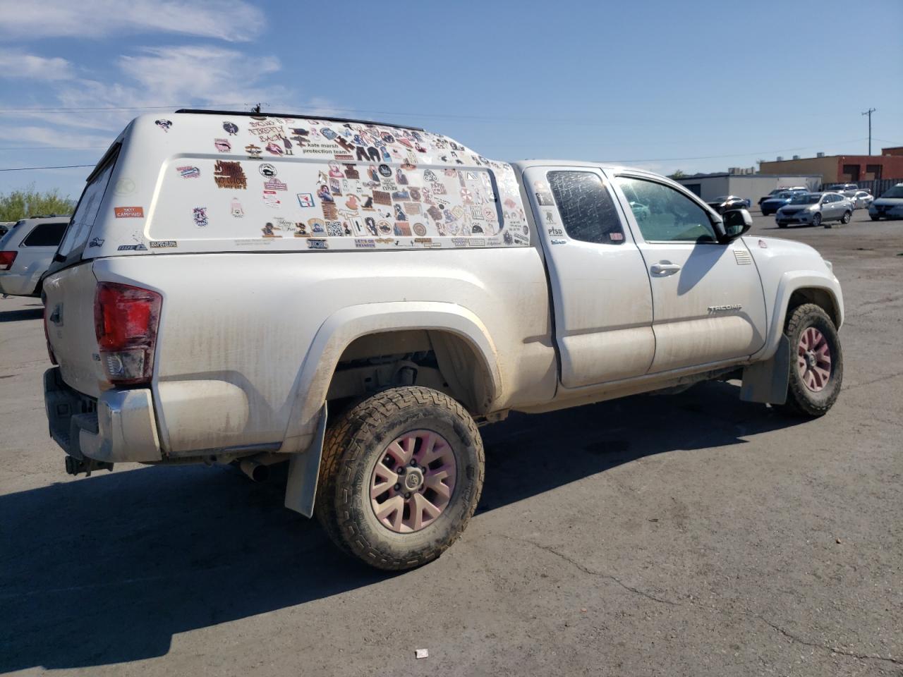 2018 Toyota Tacoma VIN 5TFSZ5ANXJX147909 Copart auction photo, all over damage thumbnail 3