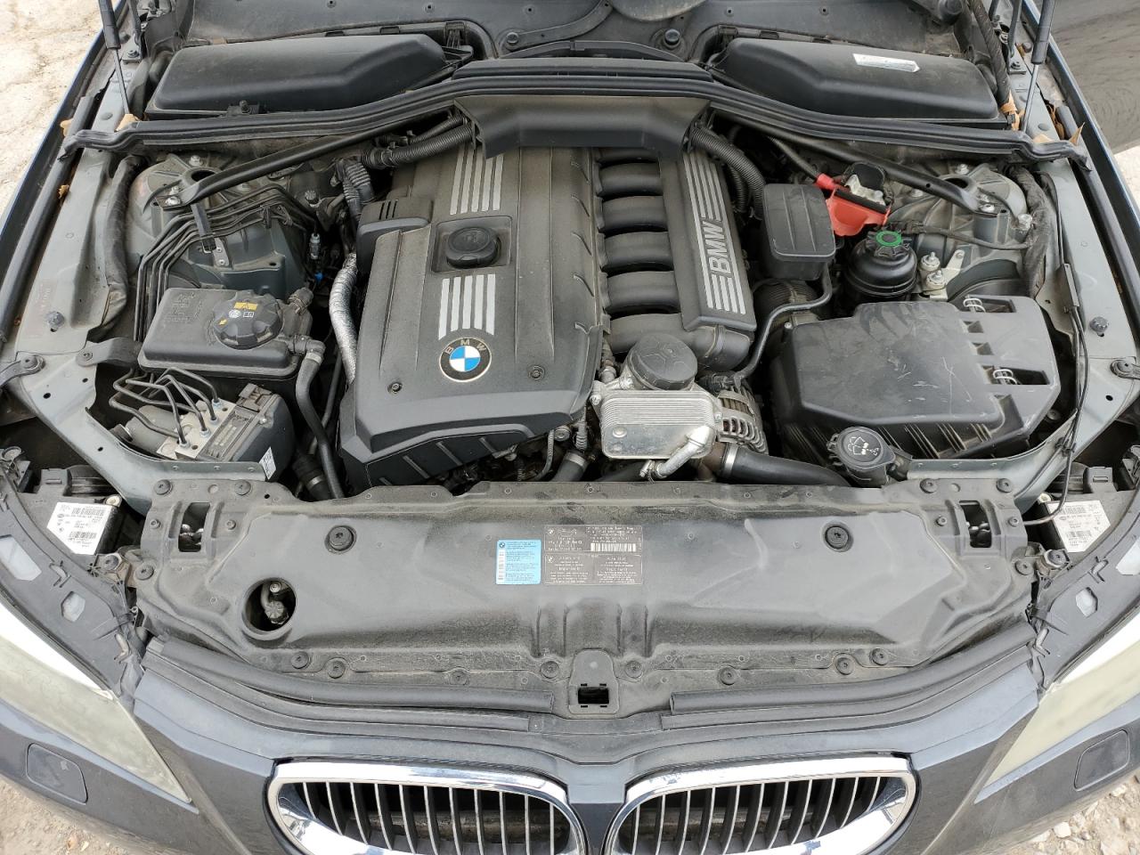 2010 BMW 5er VIN WBANU5C51AC127674 Copart auction photo, side / all over damage thumbnail 11