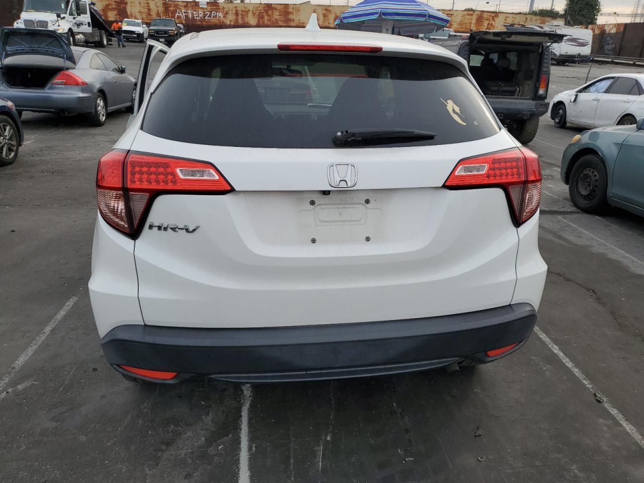 2017 Honda HR-V VIN 3CZRU5H52HM710948 Copart auction photo, front end / minor dent/scratches damage thumbnail 6